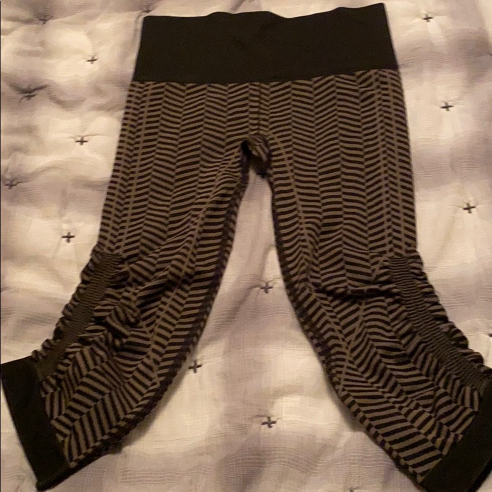 Lululemon seamless workout capris size 4